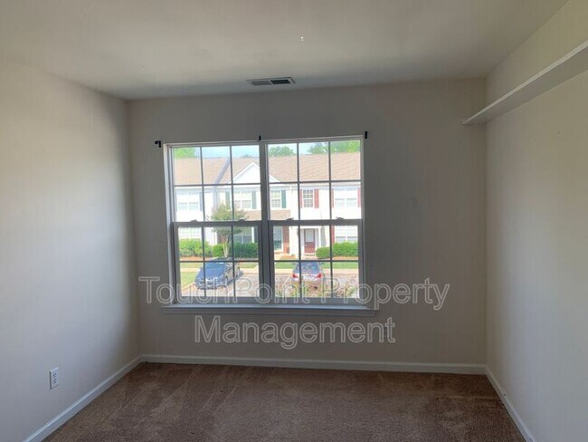 Building Photo - 3262 Mannington Dr