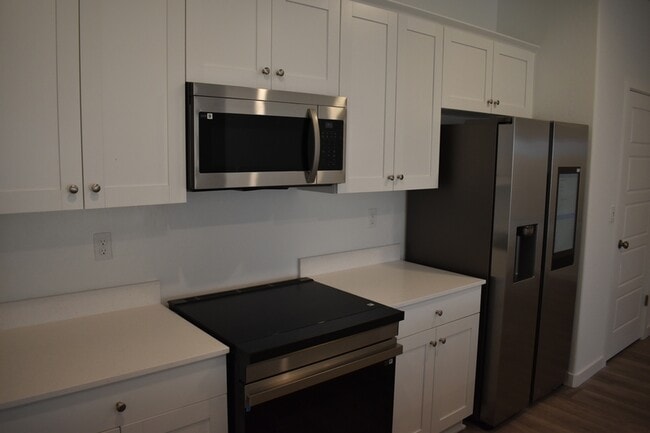Building Photo - 4470 N San Clemente Ave
