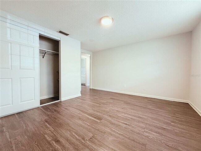 Building Photo - 5305 Oakwood Ct