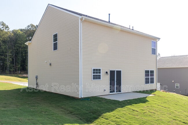 Building Photo - 4831 Birchcrest Ln