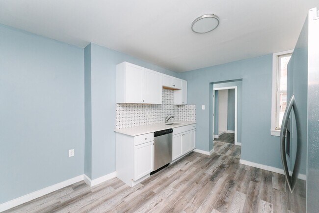 Building Photo - Move in special! Newly renovated 3 bedroom...