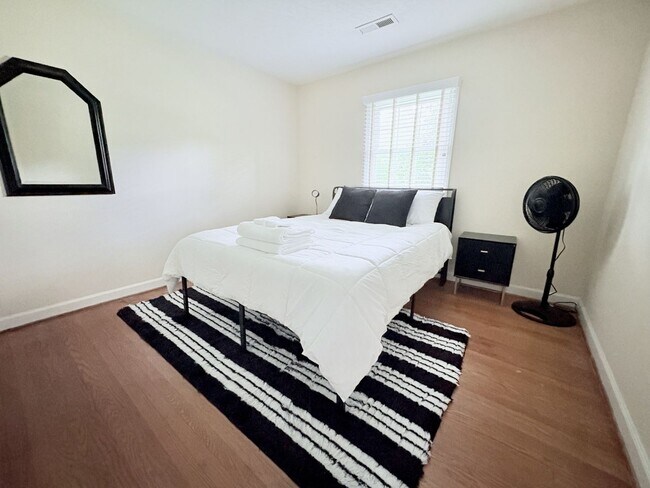 Building Photo - 205 Venus Dr