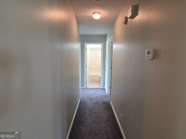 Building Photo - 6 Hidden Path