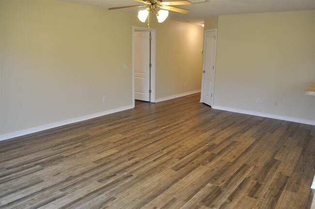 Building Photo - 673 Mozingo Ln