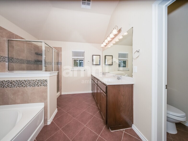 Building Photo - 16304 Fair Winds Way