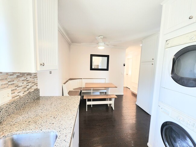 Building Photo - 2 bedroom townhouse