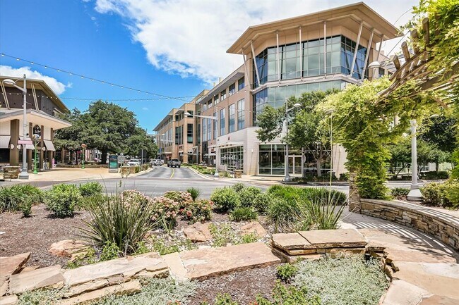 Building Photo - 6808 Luckenbach Ln