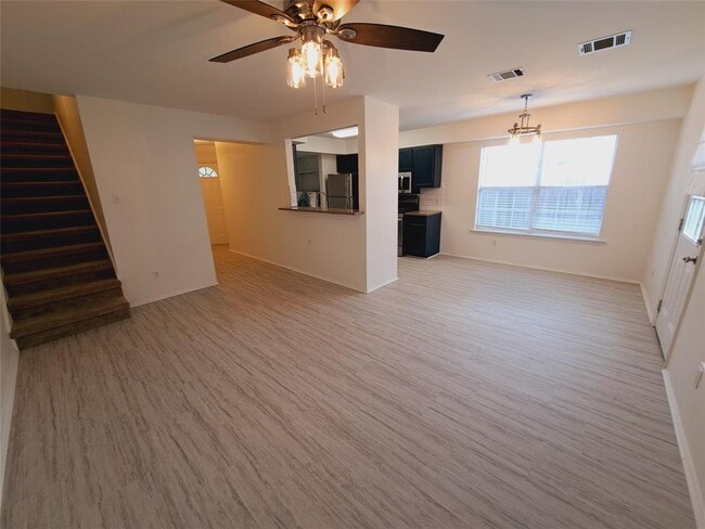 Building Photo - 6703 Hill Oaks Dr