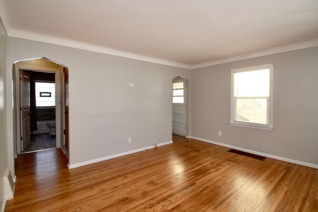 Building Photo - 3 bedroom house for rent
