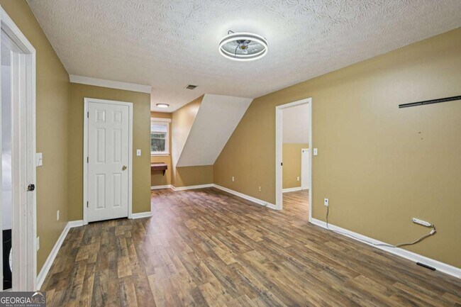 Building Photo - 7379 N Mitchell Ct