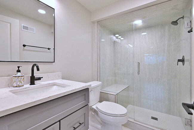 Building Photo - 263 Bobwhite Ln