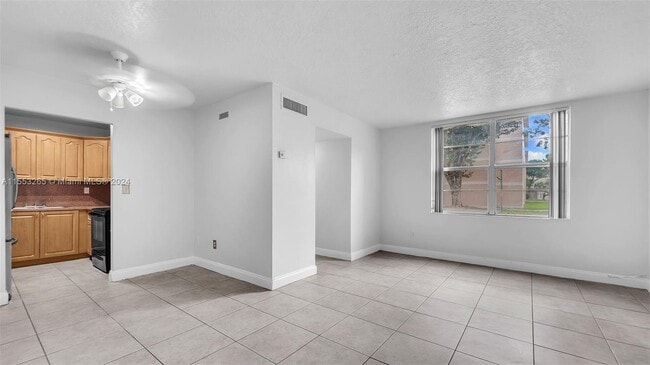 Building Photo - 1825 W 56th St