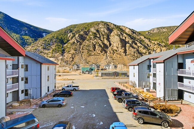 Building Photo - 1901 Clear Creek Dr