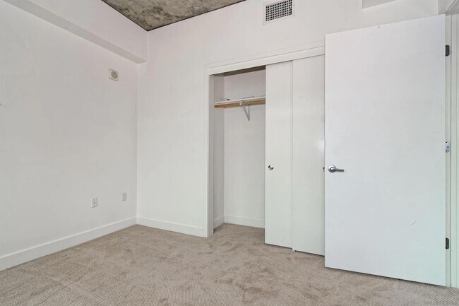 Building Photo - 801 Ash St