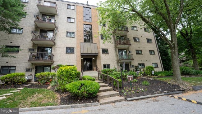 Building Photo - 400 Glendale Rd