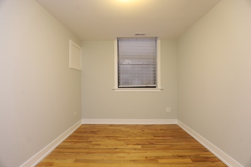 Building Photo - 555 W Arlington Pl