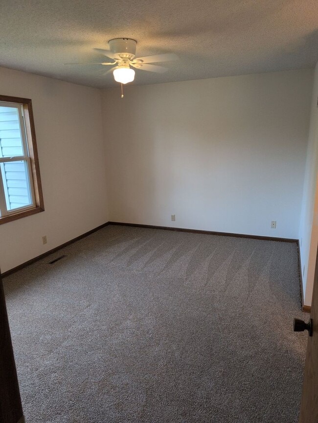Building Photo - Fully Updated 3 Bedroom 3 Bath Townhouse with 2 Stall Attatched Garage