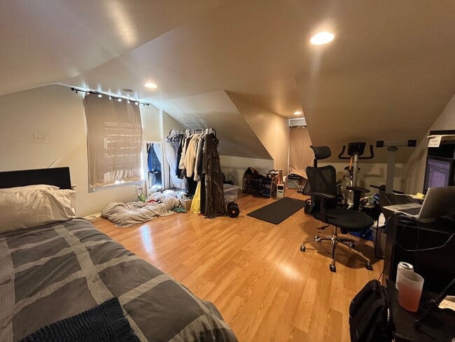 Building Photo - 5202 Dresden Wy