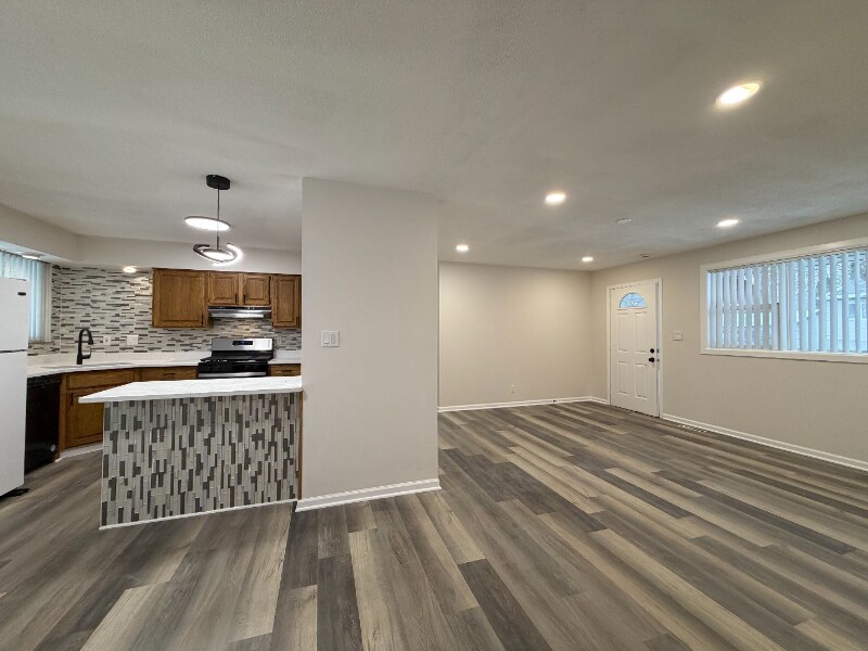 Building Photo - 3011 Peterson St