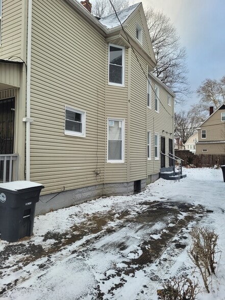 Building Photo - 10117 Hampden Ave