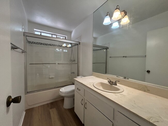 Building Photo - 5055 Pearblossom Dr