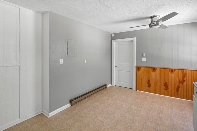 Building Photo - Lovely Two-Story West Asheville Apartment