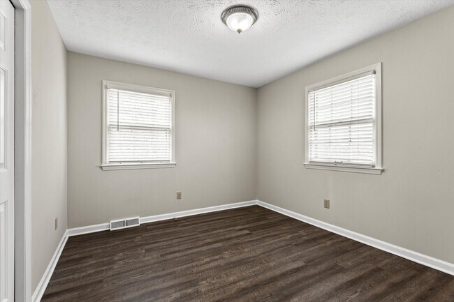 Building Photo - 3215 Aqueduct Dr