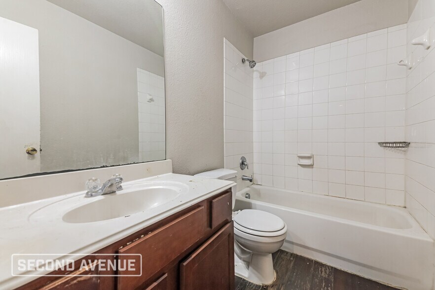 Building Photo - 2121 Juniper Dr