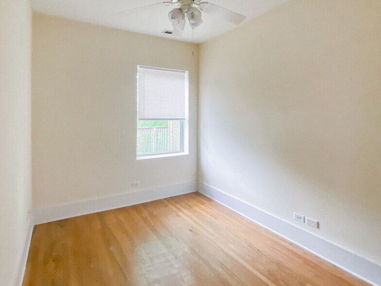 Building Photo - 3455 N Wolcott Ave