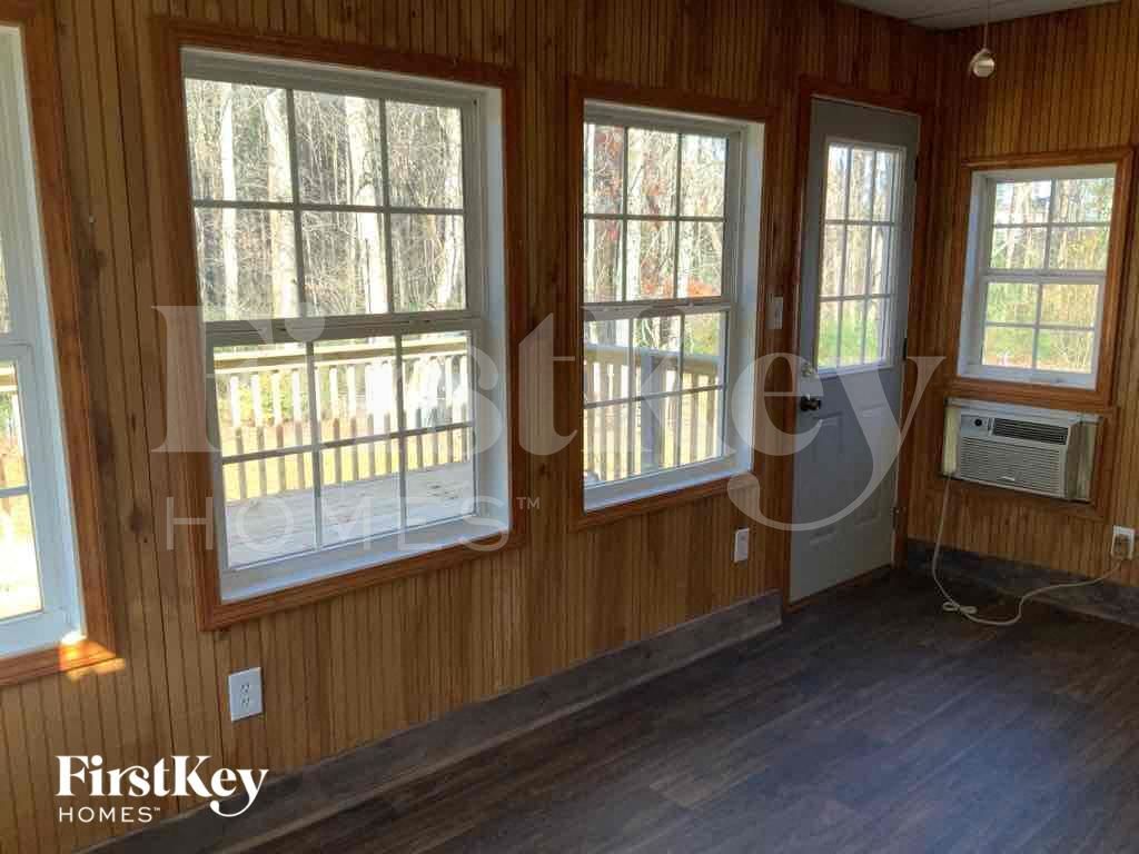 Building Photo - 518 Rebecca St