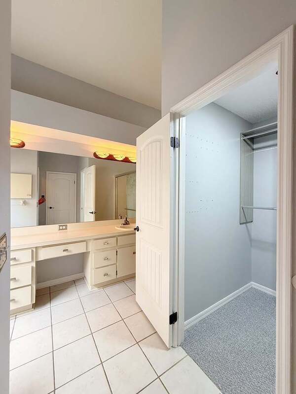 Building Photo - 1118 Hardwood Dr