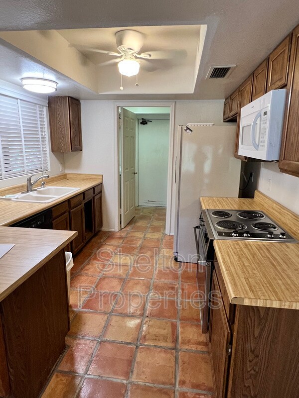 Building Photo - 18942 N 96th Ln