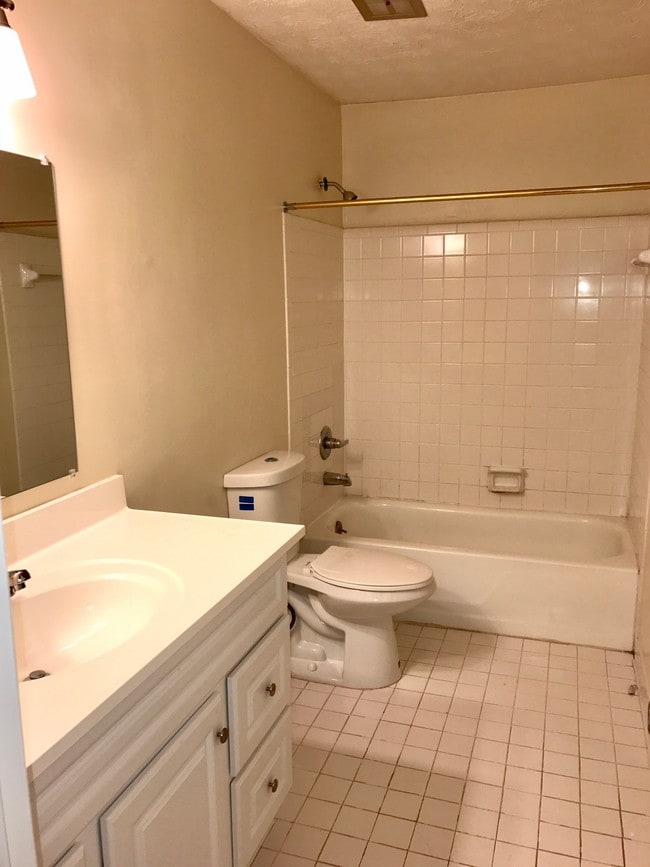 Building Photo - 330 Winding River Dr