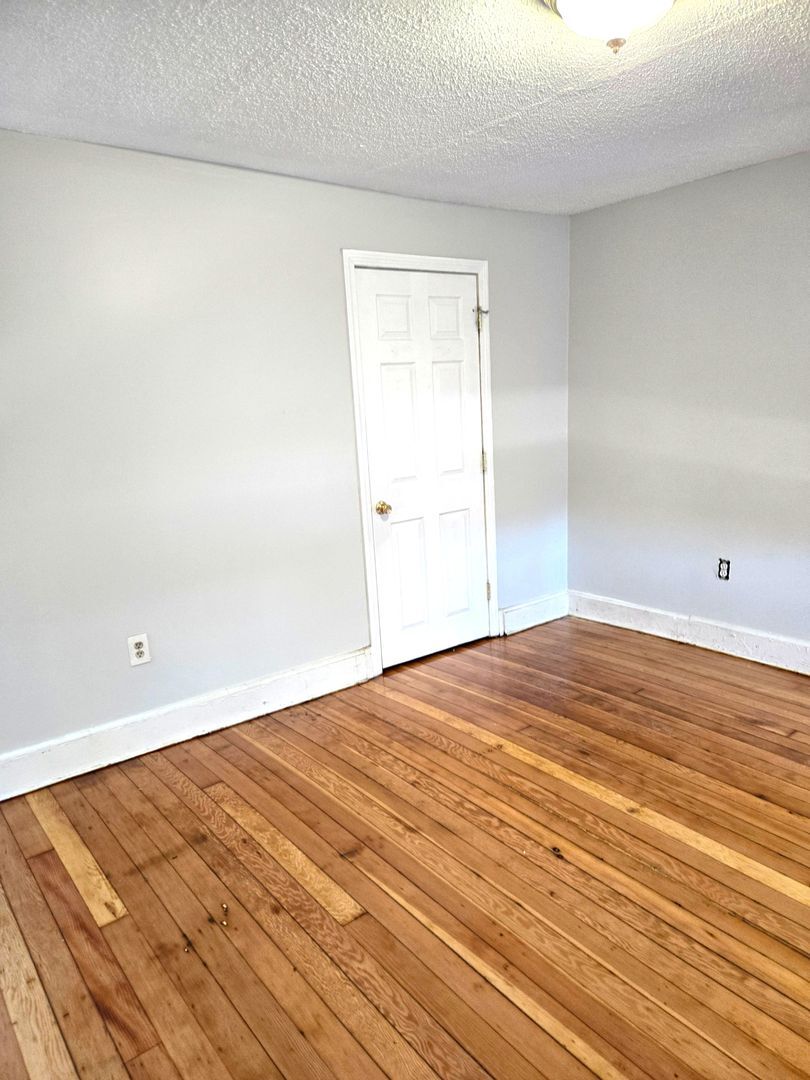 Building Photo - 31 Beecher St