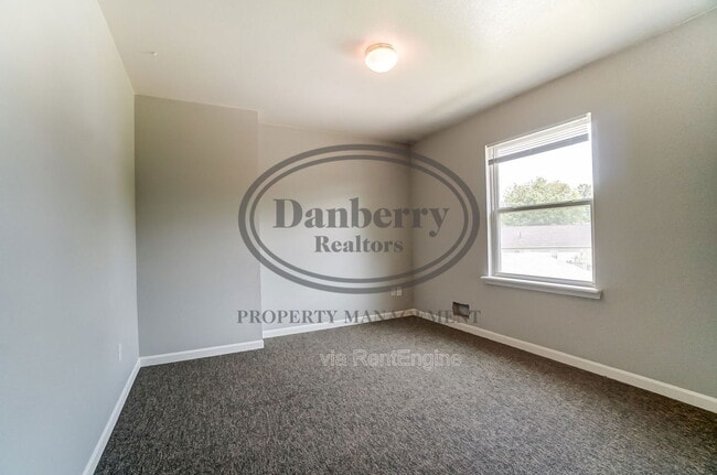 Building Photo - 3704 Willow Run Dr