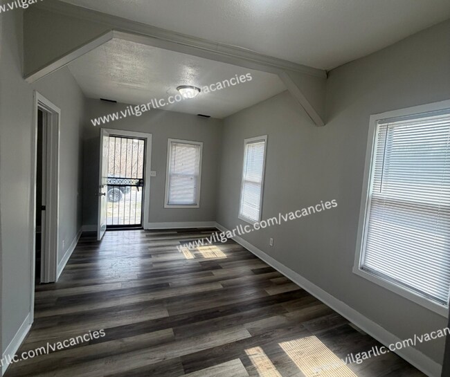 Building Photo - FOR RENT — SPACIOUS 3 BED / 1 BATH HOME