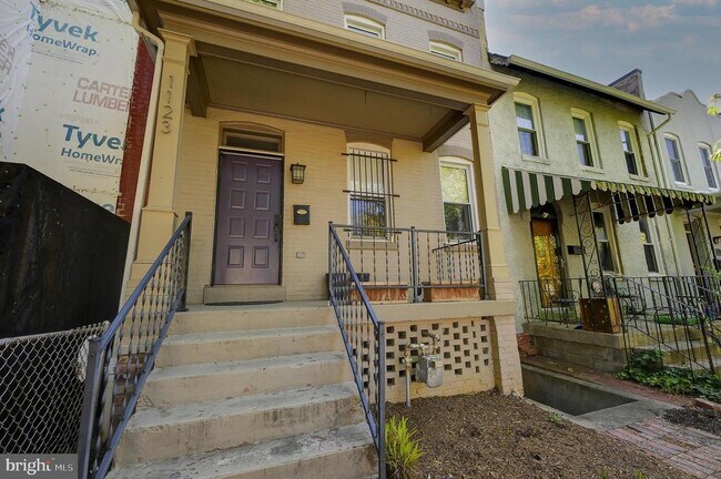 Building Photo - 1123 7th St NE