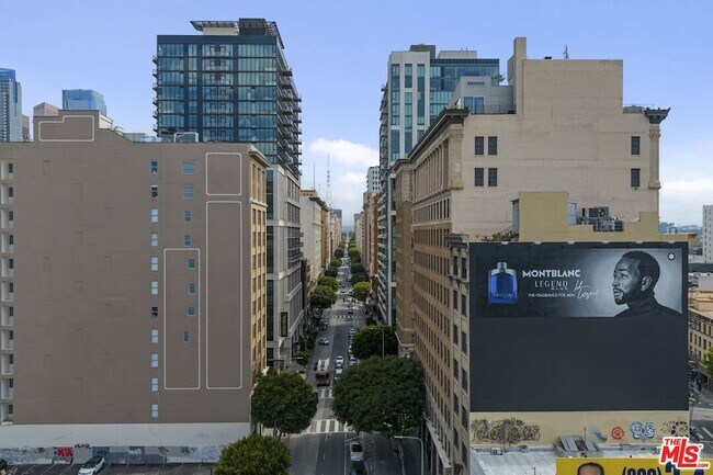 Building Photo - 814 S Spring St