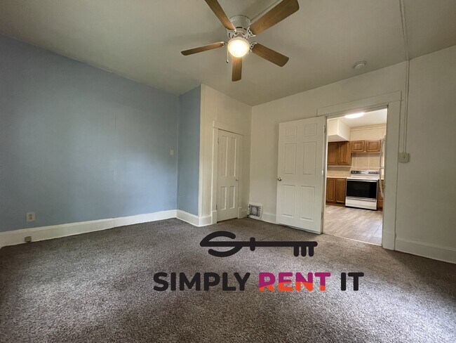 Building Photo - 6 Bed House or 2 and 3 Bedroom Duplex on C...