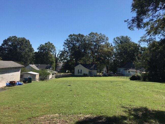 Building Photo - Beautiful 3 Bed 3.5 Bath House