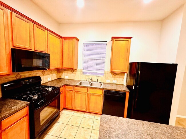 Building Photo - 20747 Pine Rain Ct