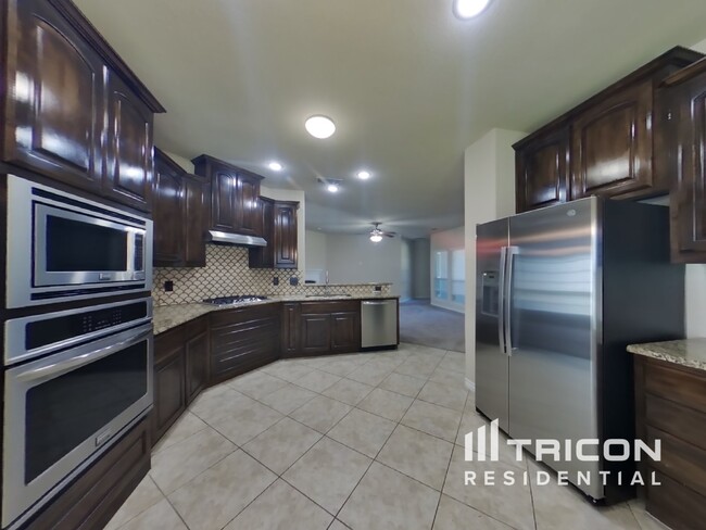 Building Photo - 1617 Grand Ct
