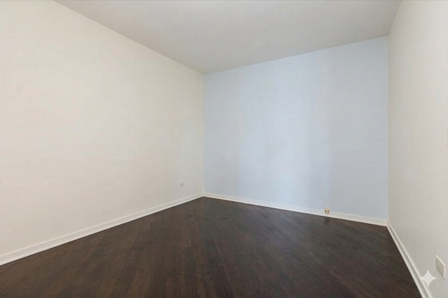 Building Photo - 807 Davis St