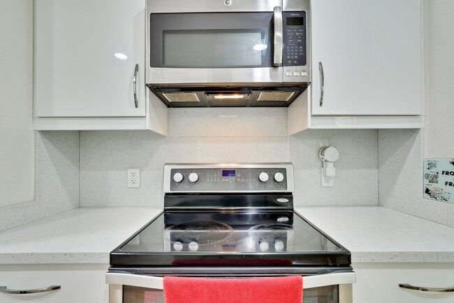 Building Photo - 505 Cypress Point Dr