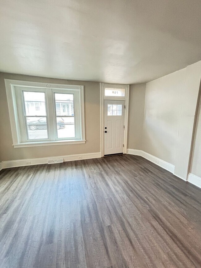 Building Photo - 2 BR Home Available in Catasauqua, PA
