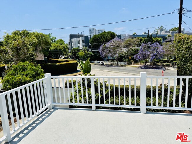 Building Photo - 1125 Daniels Dr