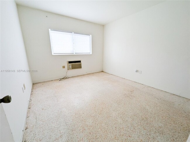 Building Photo - 1590 NE 127th St