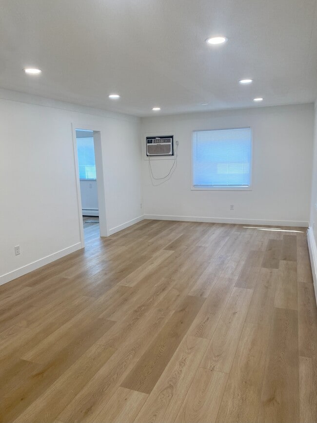 Building Photo - 2800 White Bear Ave