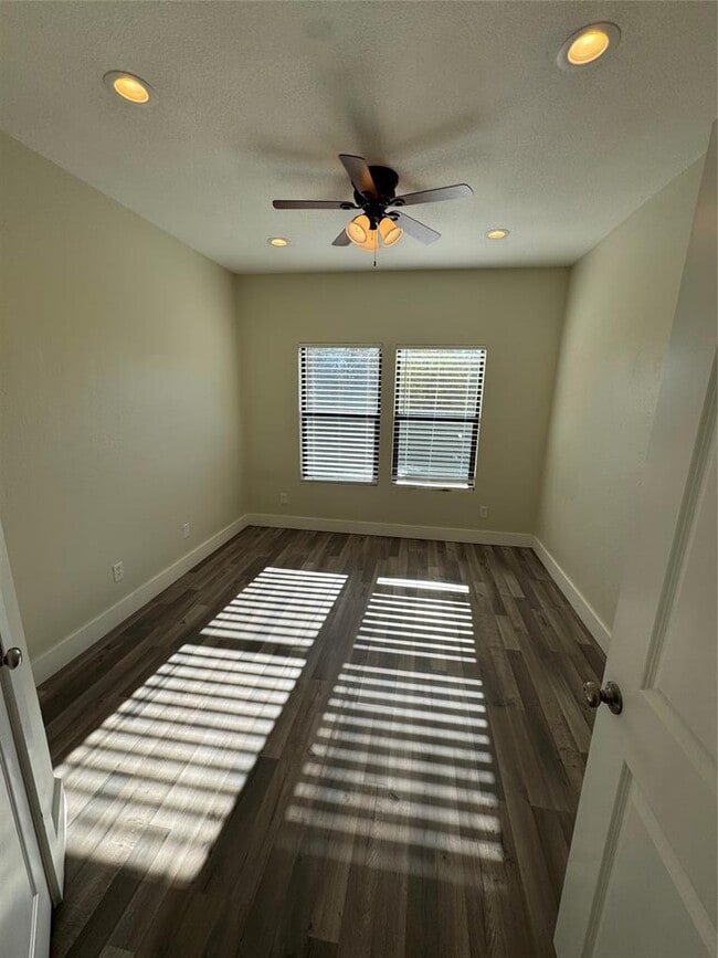 Building Photo - 2417 W Slaughter Ln