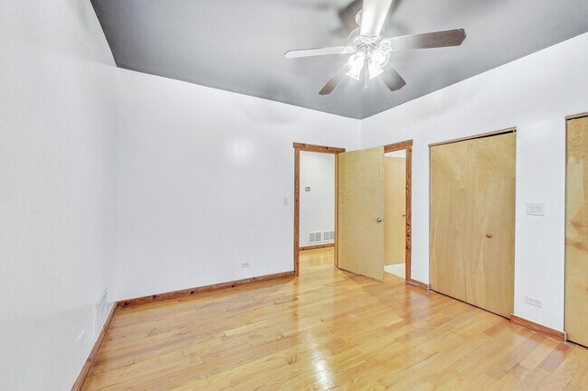 Building Photo - 2705 W Hirsch St